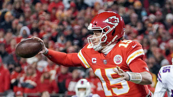 012322-Patrick Mahomes-Bills-Denny Medley-2